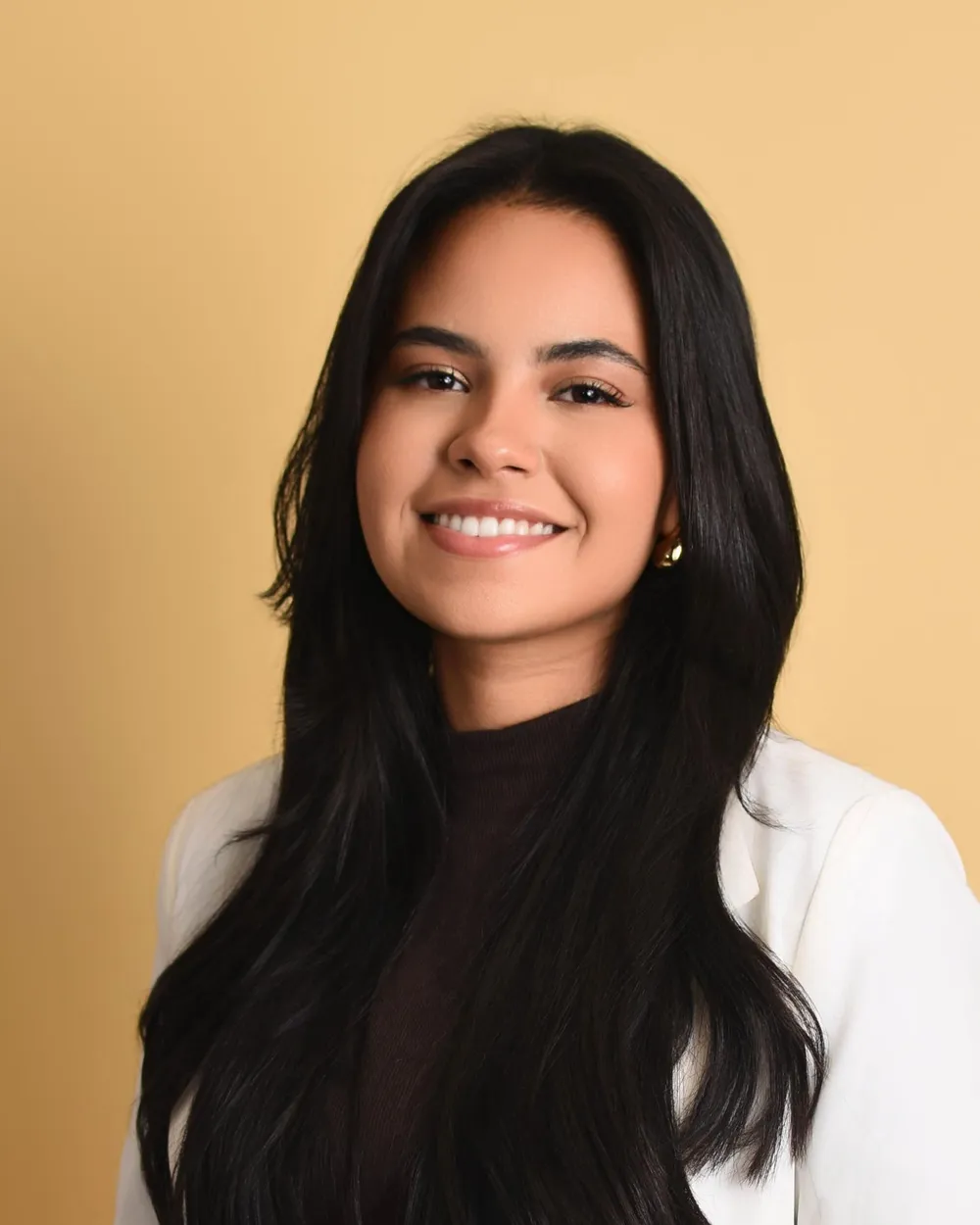 Dra. Larissa Tuller, de prótese dentária e reabilitação oral